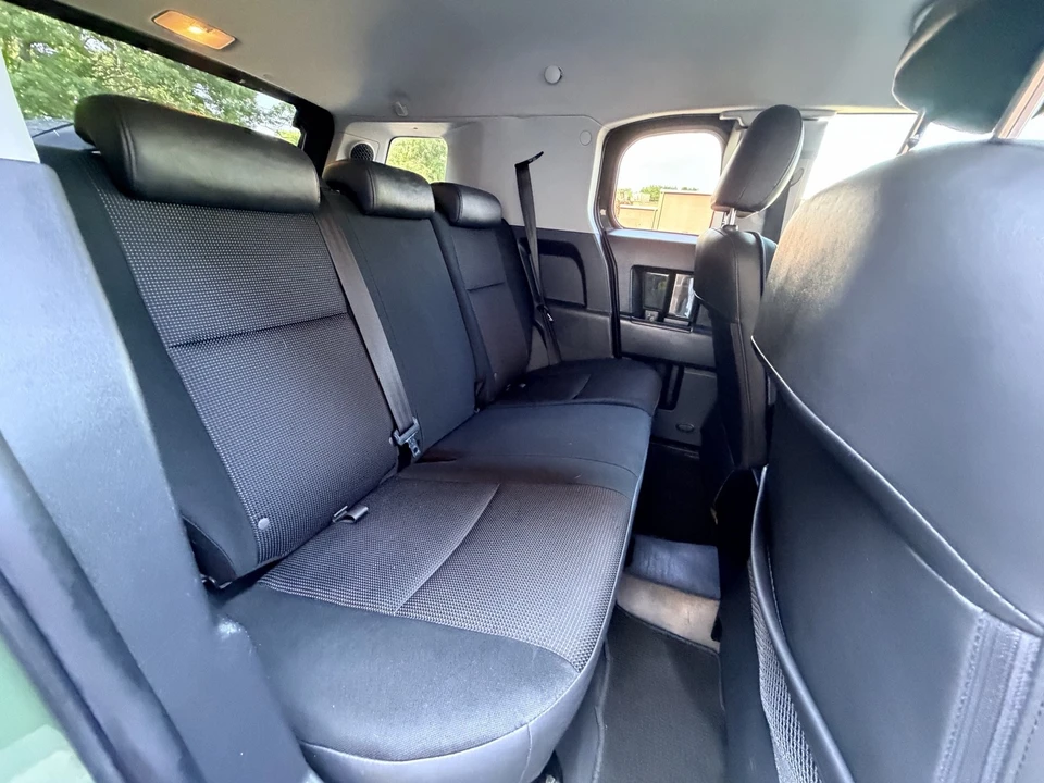 2010 Toyota FJ Cruiser - Image 20 of 31