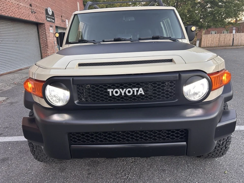2010 Toyota FJ Cruiser - Image 7 of 21