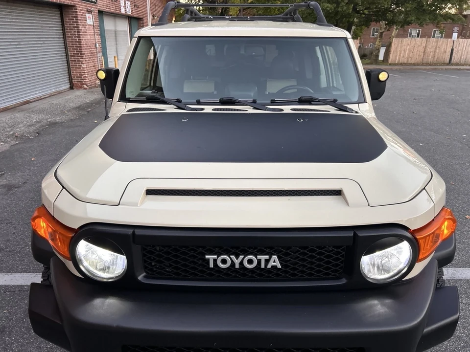 2010 Toyota FJ Cruiser - Image 15 of 21