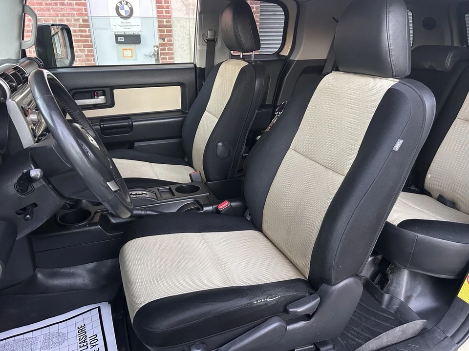 2010 Toyota FJ Cruiser - Image 20 of 21