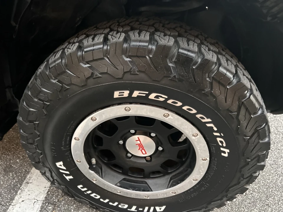 2010 Toyota FJ Cruiser - Image 14 of 21