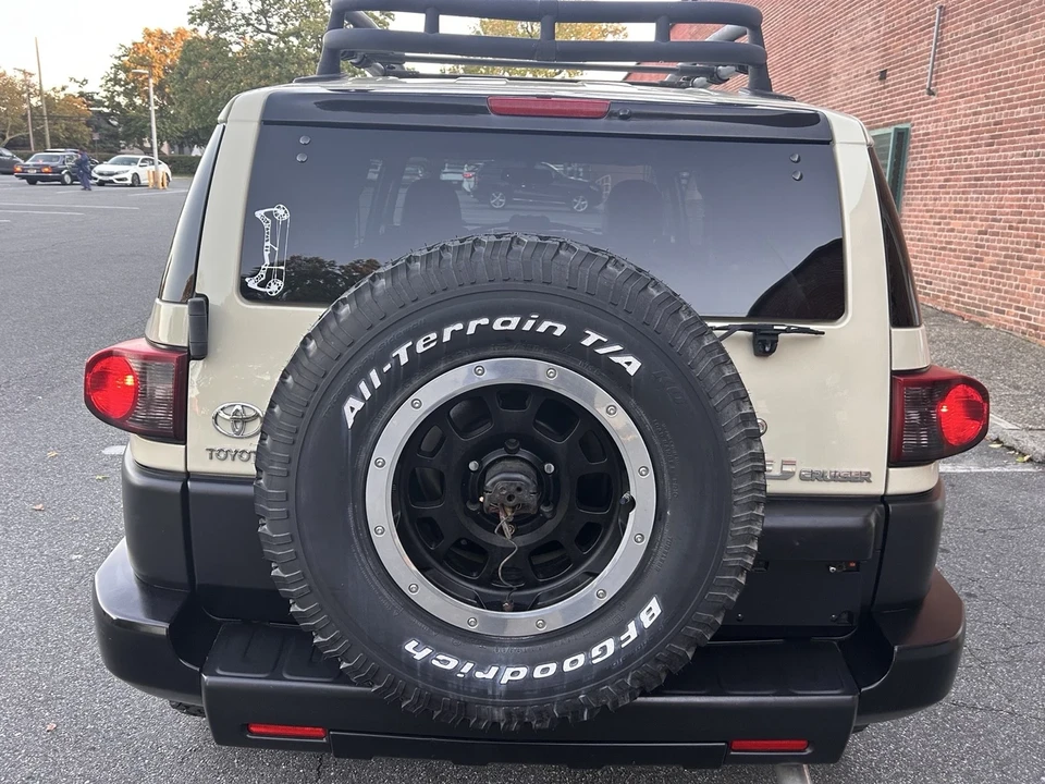 2010 Toyota FJ Cruiser - Image 3 of 21