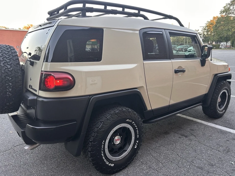 2010 Toyota FJ Cruiser - Image 4 of 21