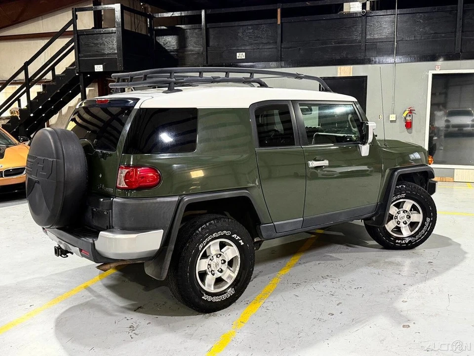 2010 Toyota FJ Cruiser - Image 9 of 24