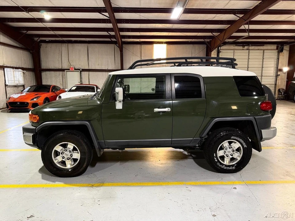 2010 Toyota FJ Cruiser - Image 24 of 24