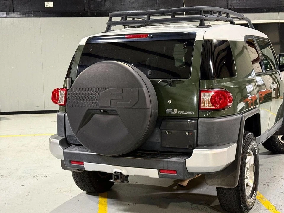 2010 Toyota FJ Cruiser - Image 7 of 24