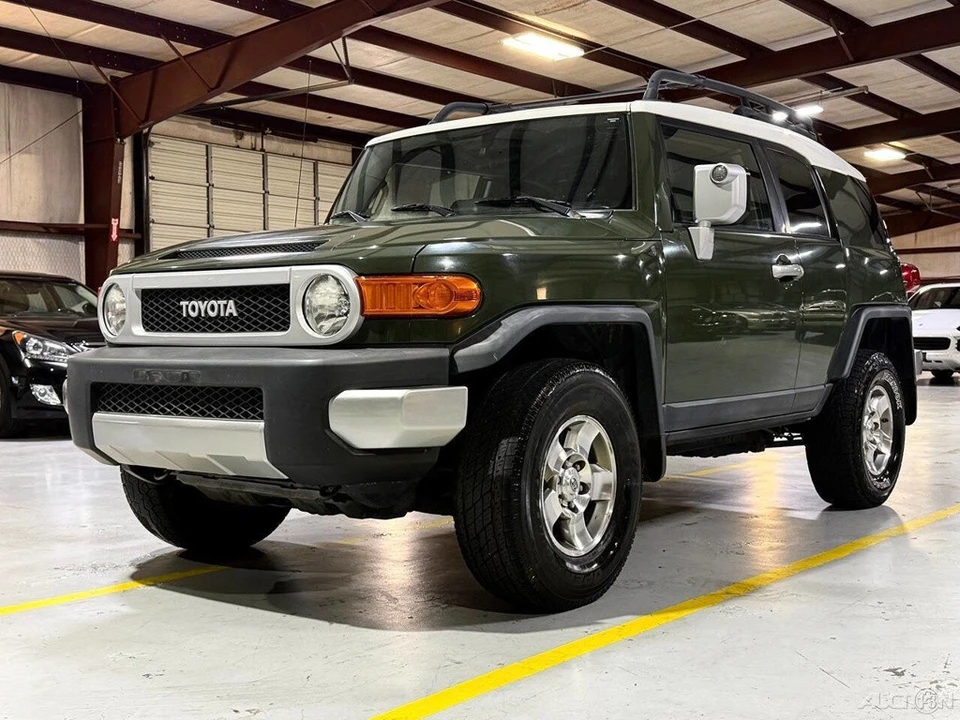 2010 Toyota FJ Cruiser - Image 20 of 24