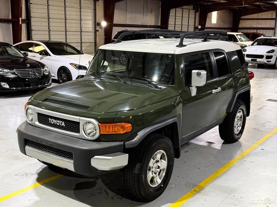 2010 Toyota FJ Cruiser - Image 22 of 24