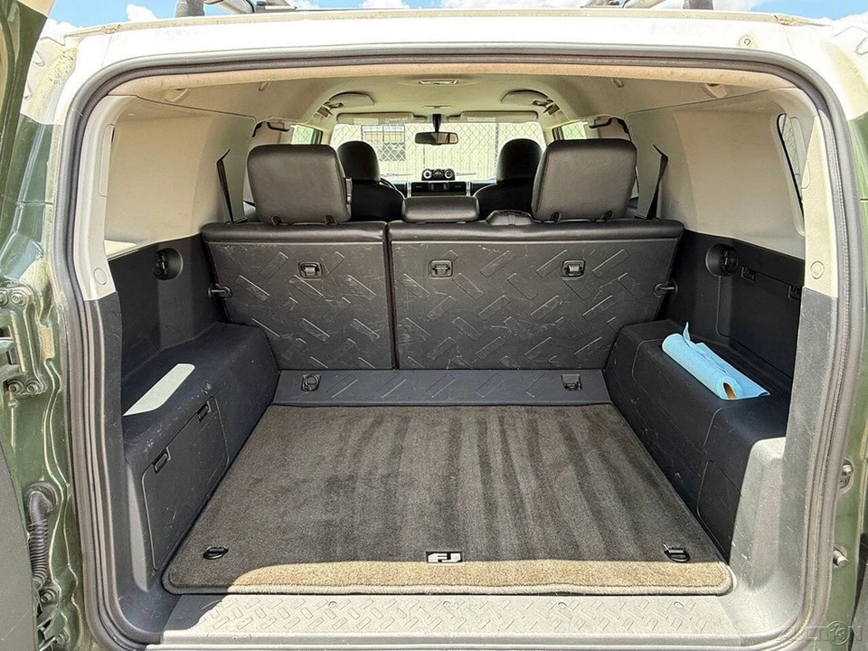 2010 Toyota FJ Cruiser - Image 15 of 24