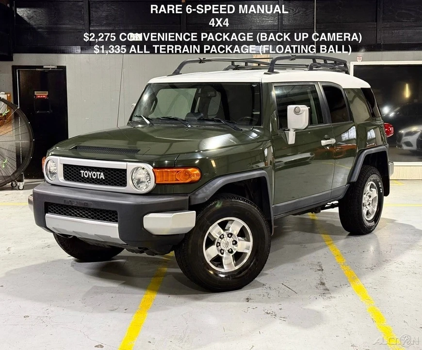 2010 Toyota FJ Cruiser - Image 2 of 24