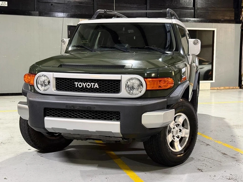 2010 Toyota FJ Cruiser - Image 4 of 24