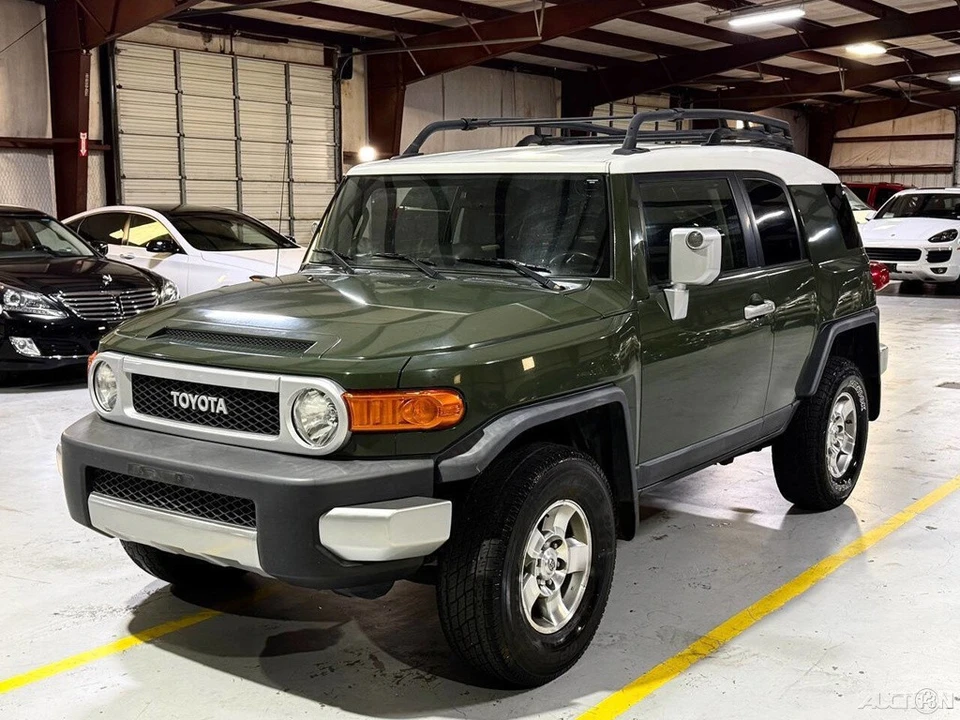 2010 Toyota FJ Cruiser - Image 21 of 24