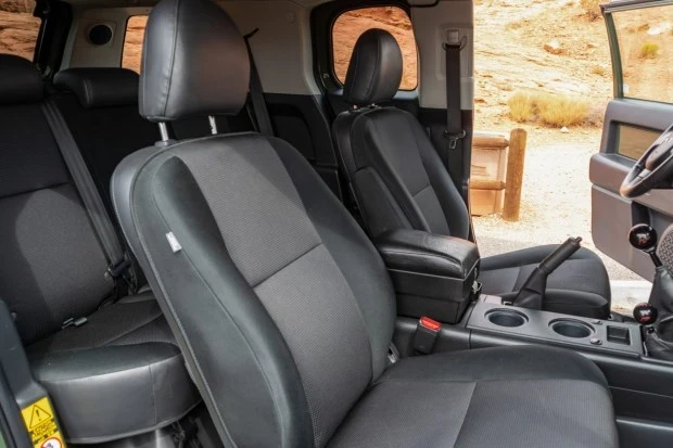 2010 Toyota FJ Cruiser - Image 4 of 7