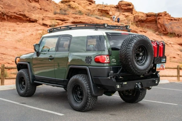 2010 Toyota FJ Cruiser - Image 2 of 7