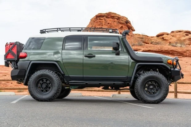 2010 Toyota FJ Cruiser - Image 3 of 7