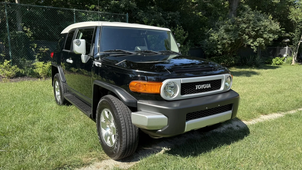 2010 Toyota FJ Cruiser - Image 26 of 31