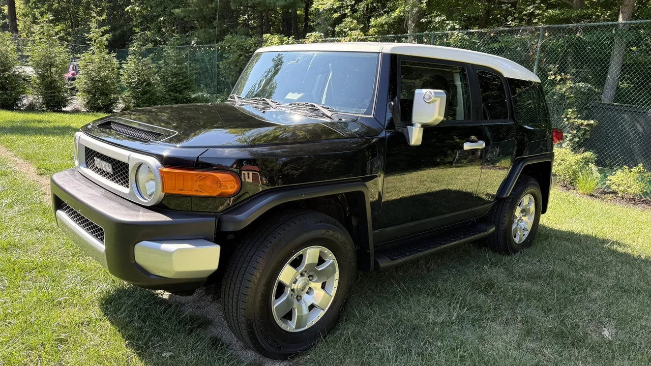 2010 Toyota FJ Cruiser - Image 22 of 31
