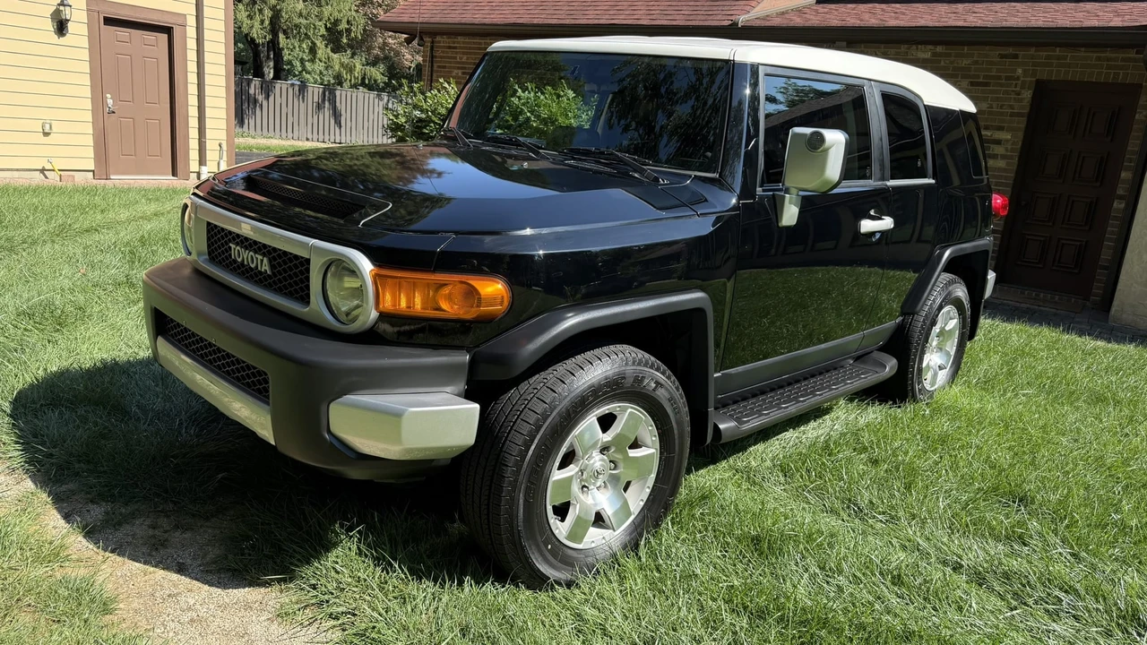 2010 Toyota FJ Cruiser - Image 21 of 31