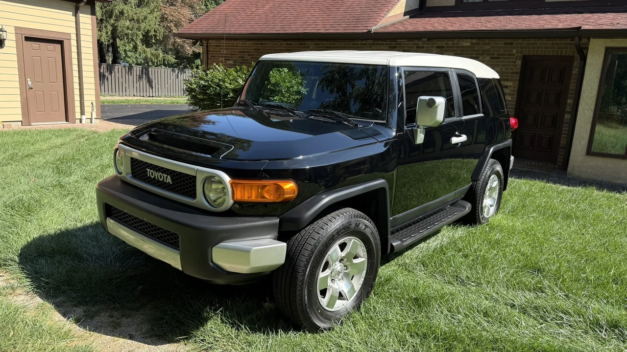 2010 Toyota FJ Cruiser - Image 20 of 31