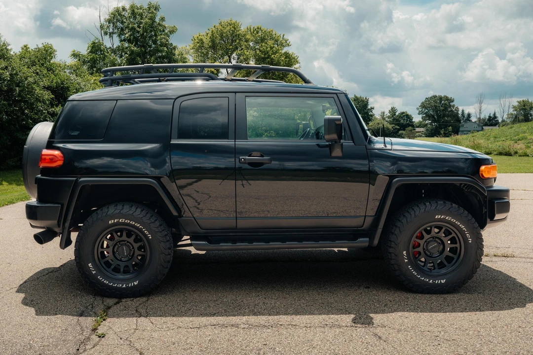 2010 Toyota FJ Cruiser - Image 3 of 31