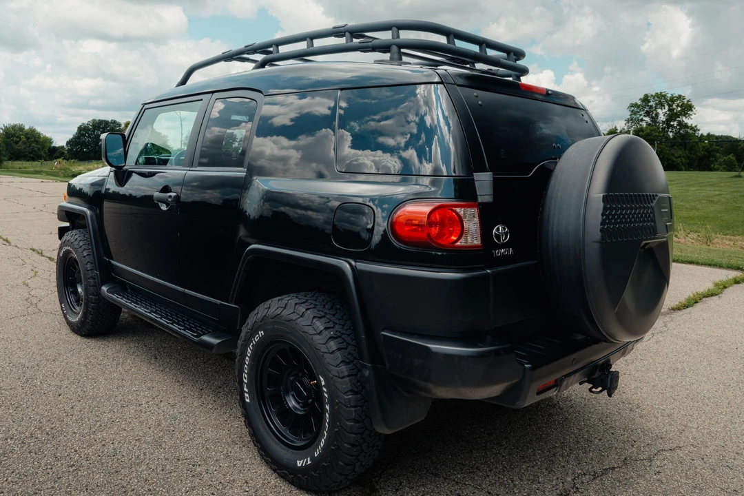 2010 Toyota FJ Cruiser - Image 4 of 31