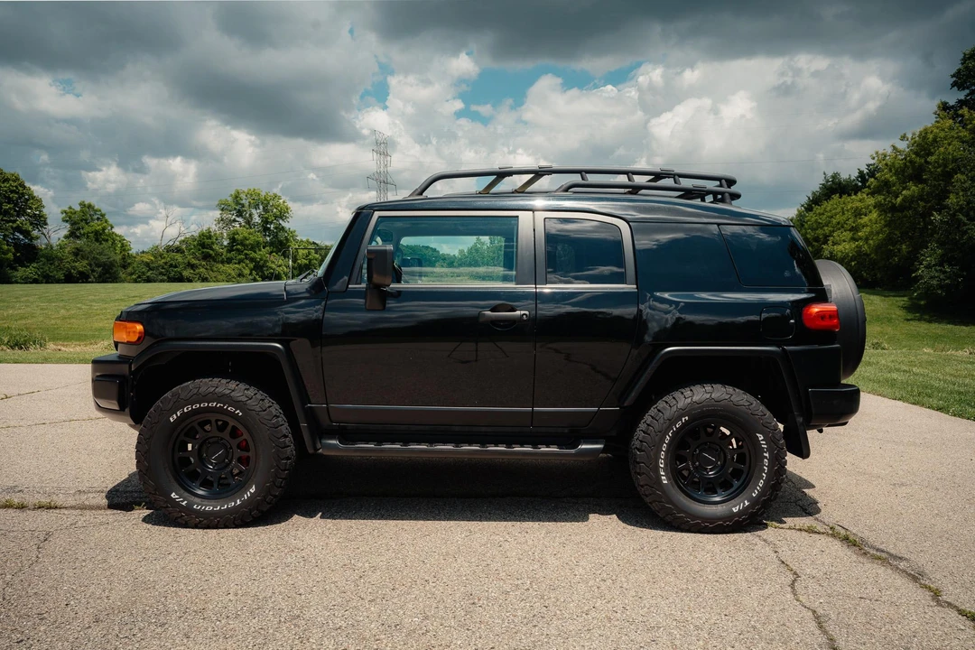 2010 Toyota FJ Cruiser - Image 9 of 31
