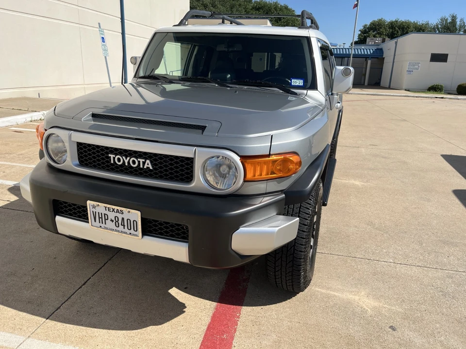 2010 Toyota FJ Cruiser - Image 4 of 20