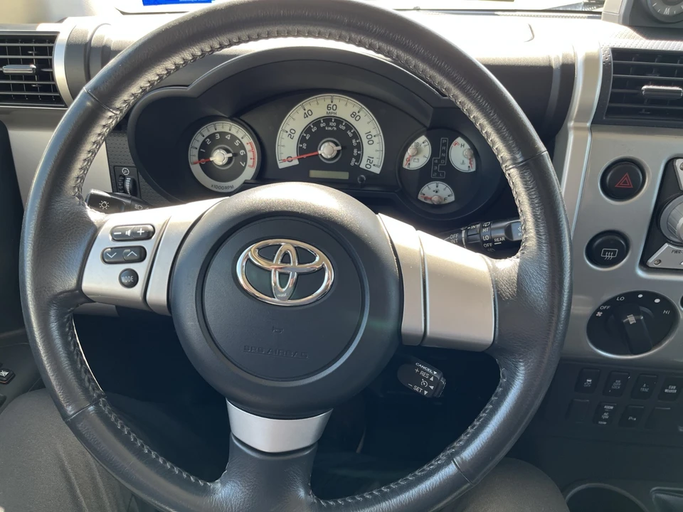 2010 Toyota FJ Cruiser - Image 12 of 20