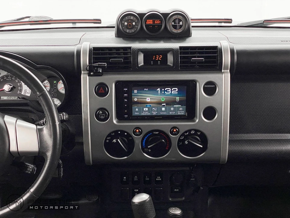2010 Toyota FJ Cruiser - Image 20 of 31