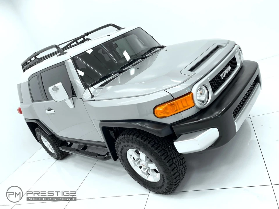 2010 Toyota FJ Cruiser - Image 25 of 31