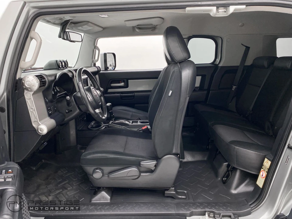 2010 Toyota FJ Cruiser - Image 17 of 31