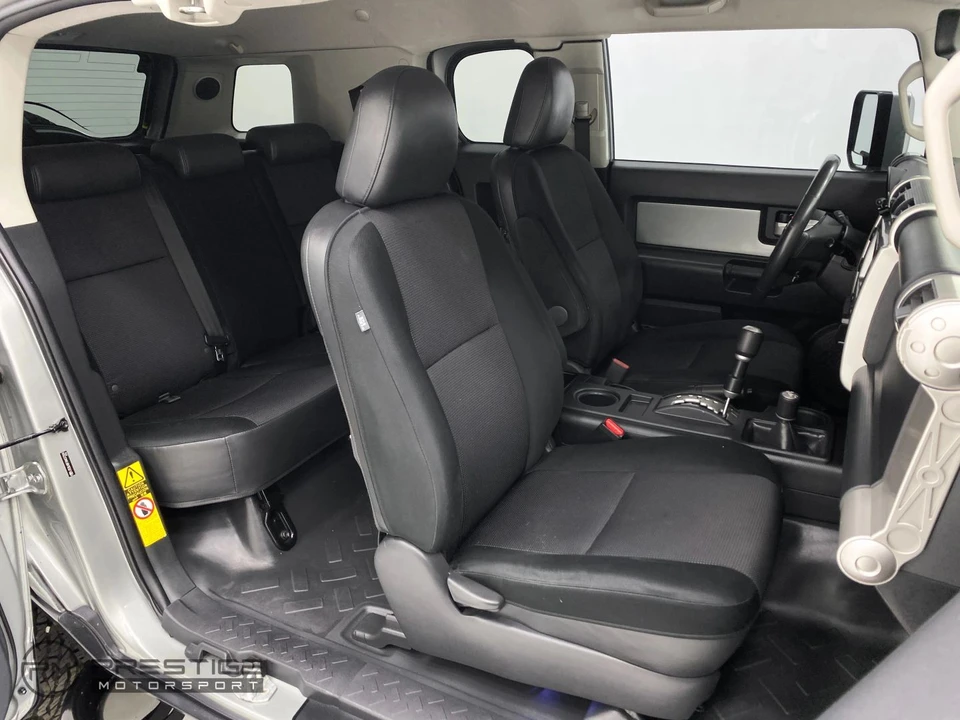 2010 Toyota FJ Cruiser - Image 16 of 31