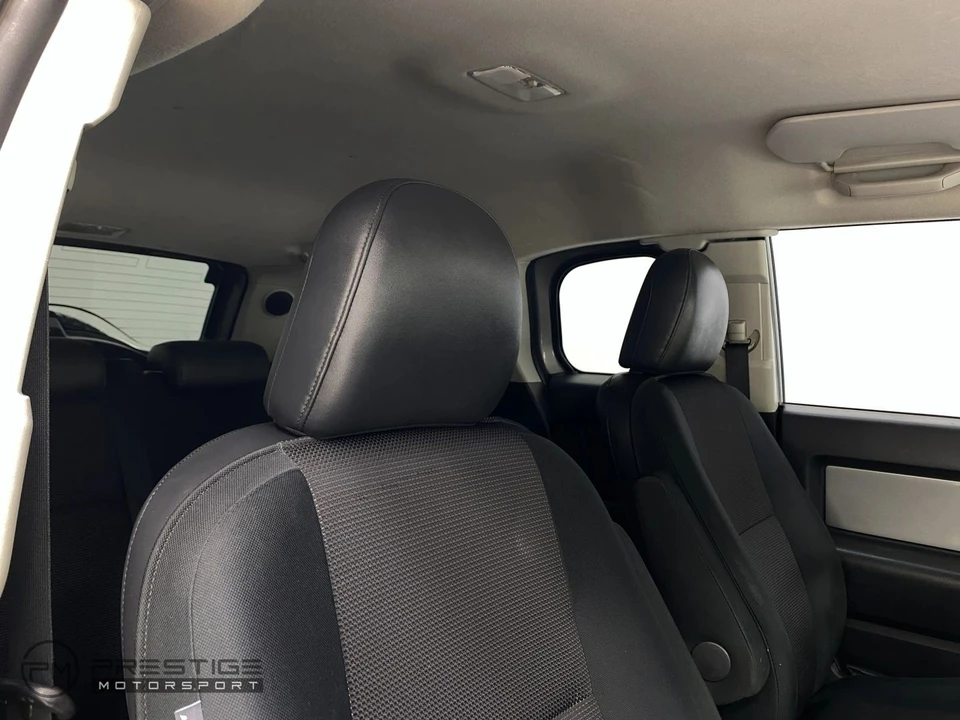2010 Toyota FJ Cruiser - Image 31 of 31
