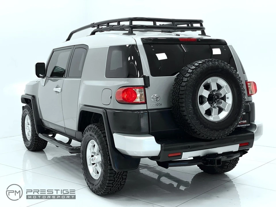 2010 Toyota FJ Cruiser - Image 12 of 31