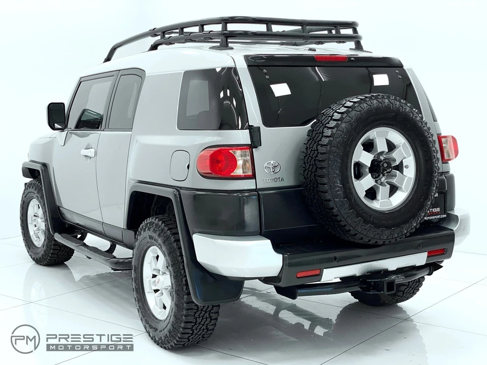 2010 Toyota FJ Cruiser - Image 4 of 31