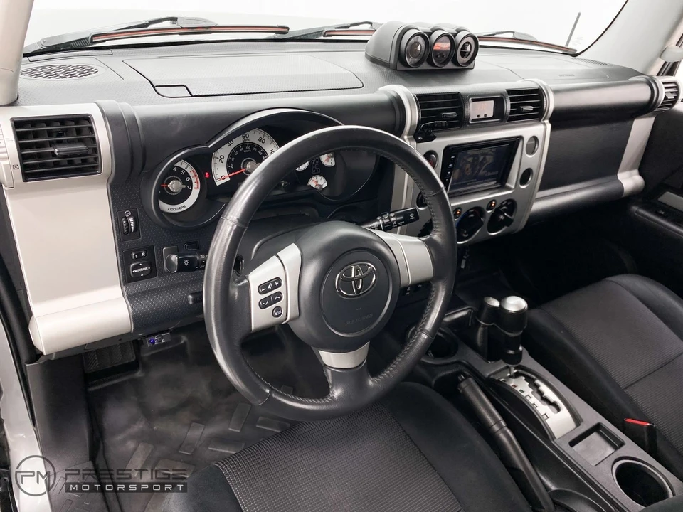2010 Toyota FJ Cruiser - Image 18 of 31