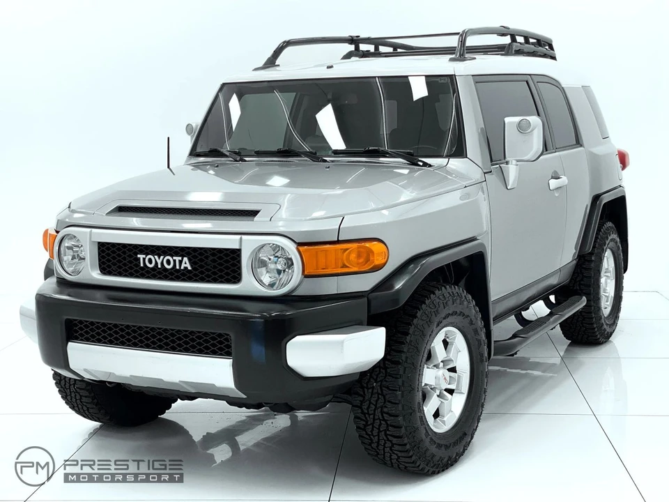 2010 Toyota FJ Cruiser - Image 3 of 31