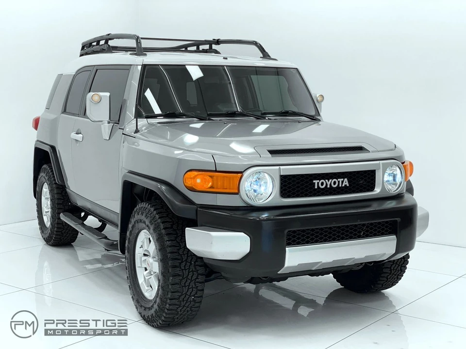 2010 Toyota FJ Cruiser - Image 11 of 31