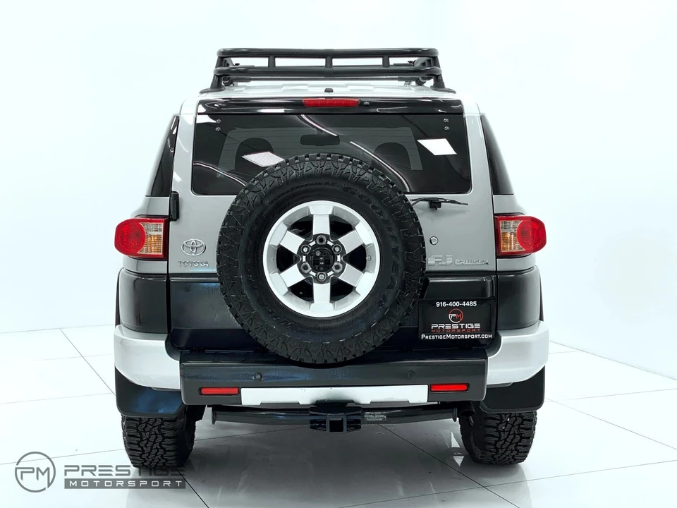 2010 Toyota FJ Cruiser - Image 5 of 31