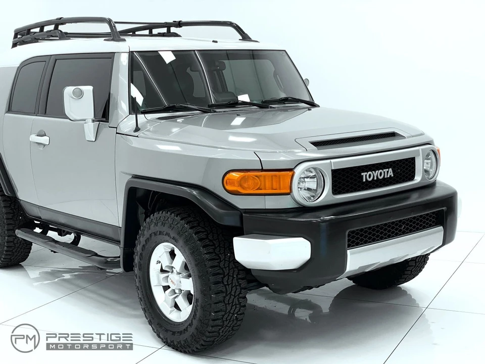 2010 Toyota FJ Cruiser - Image 9 of 31
