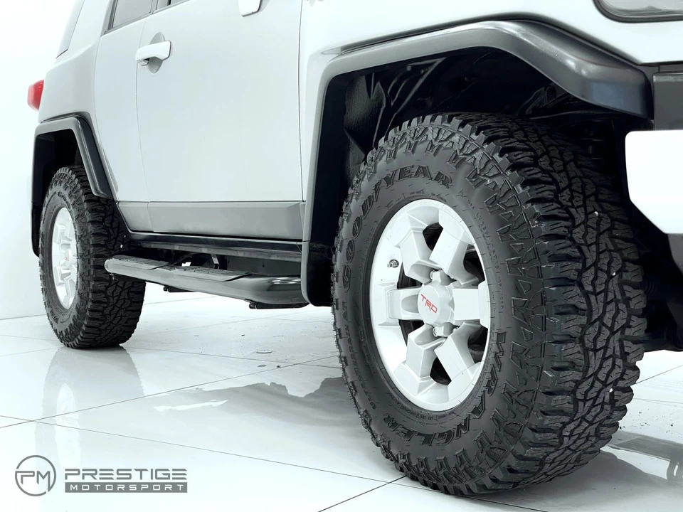 2010 Toyota FJ Cruiser - Image 13 of 31