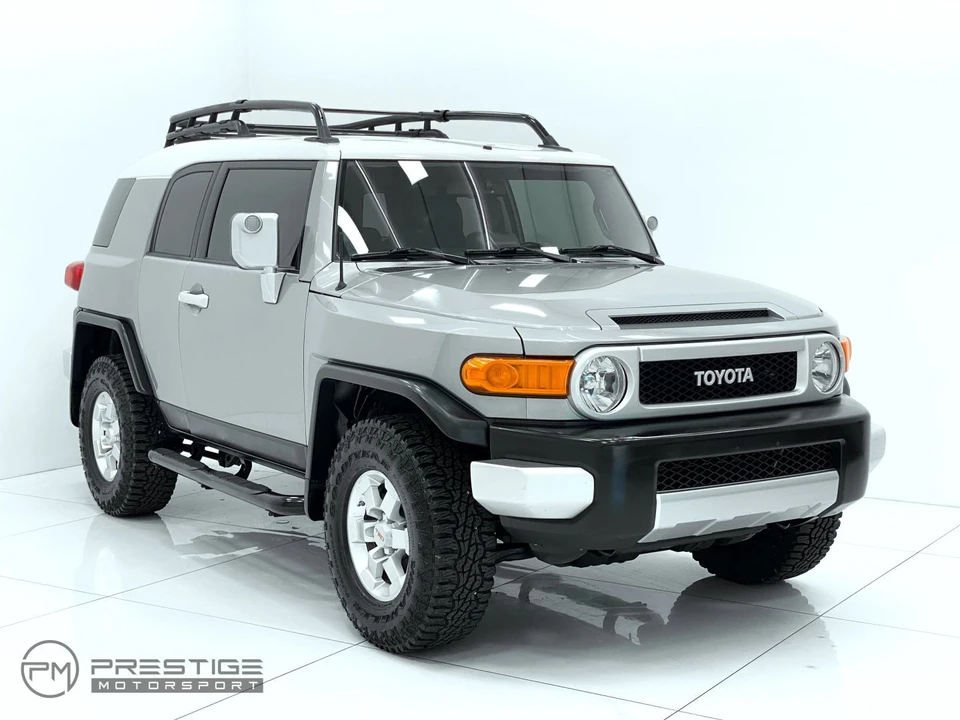 2010 Toyota FJ Cruiser - Image 7 of 31
