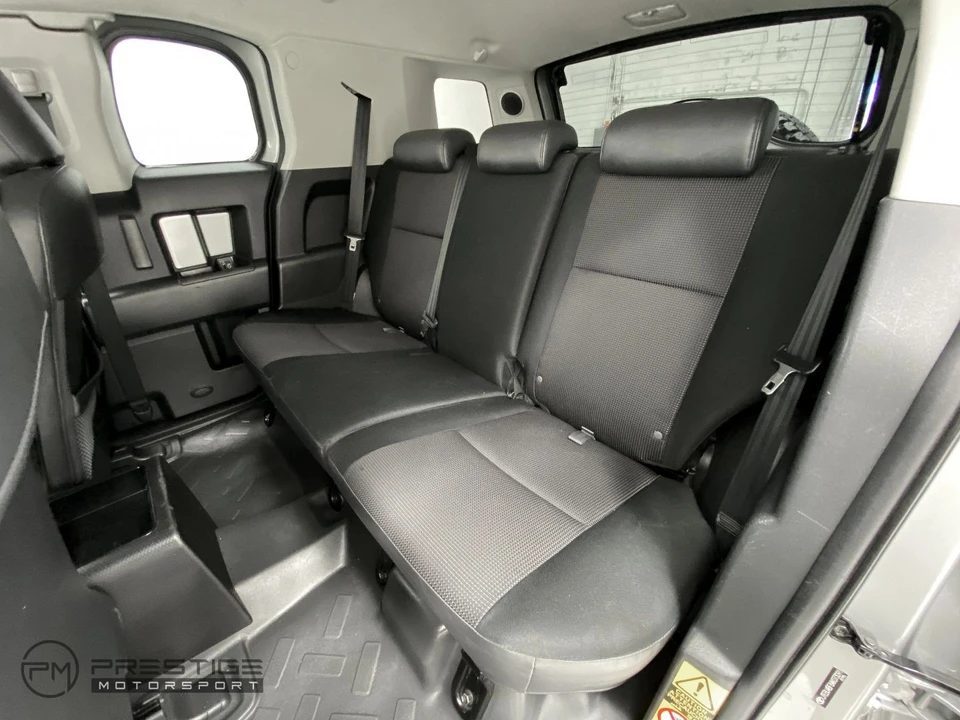 2010 Toyota FJ Cruiser - Image 24 of 31