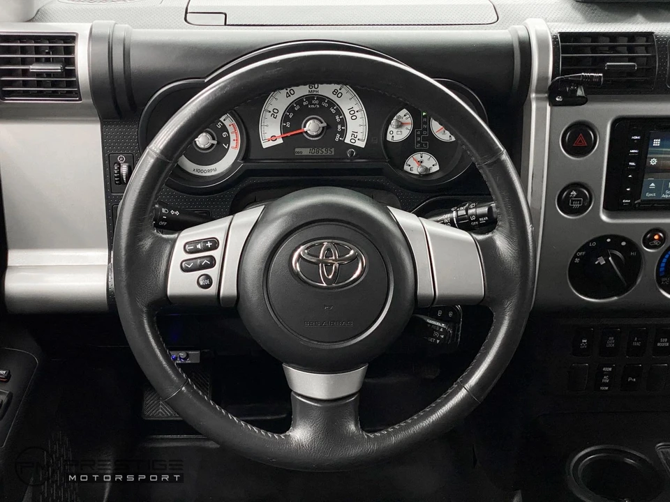 2010 Toyota FJ Cruiser - Image 21 of 31