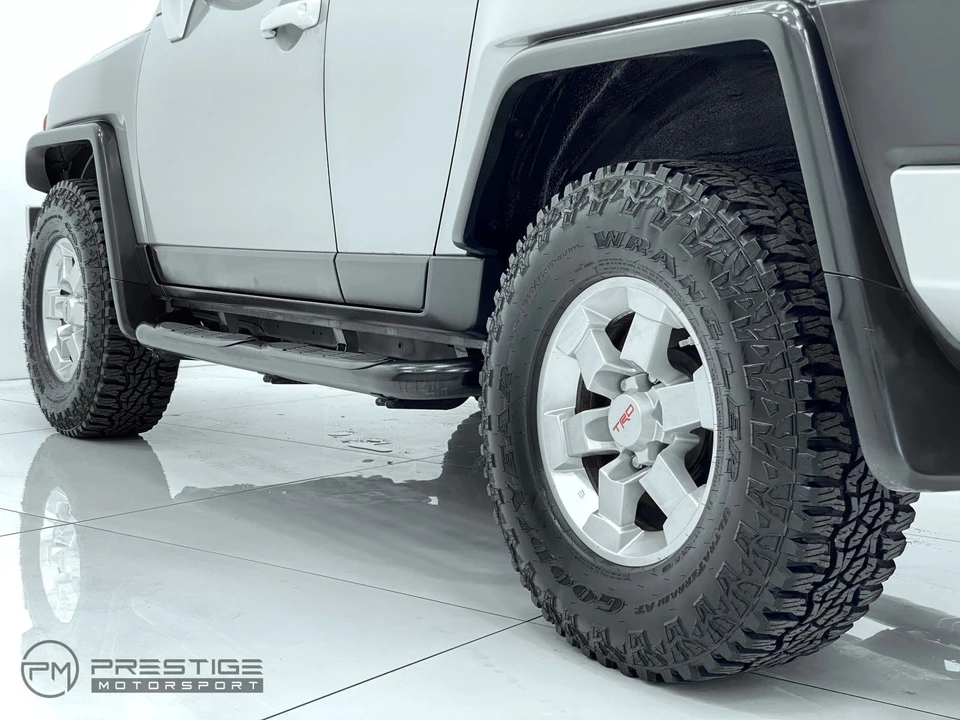 2010 Toyota FJ Cruiser - Image 29 of 31