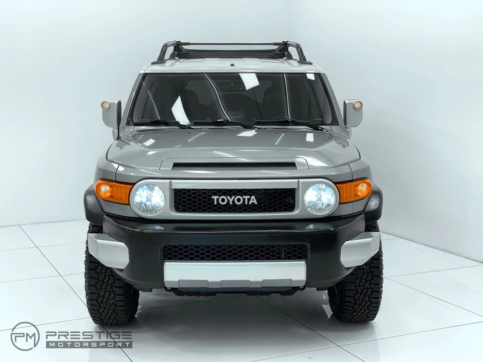 2010 Toyota FJ Cruiser - Image 27 of 31