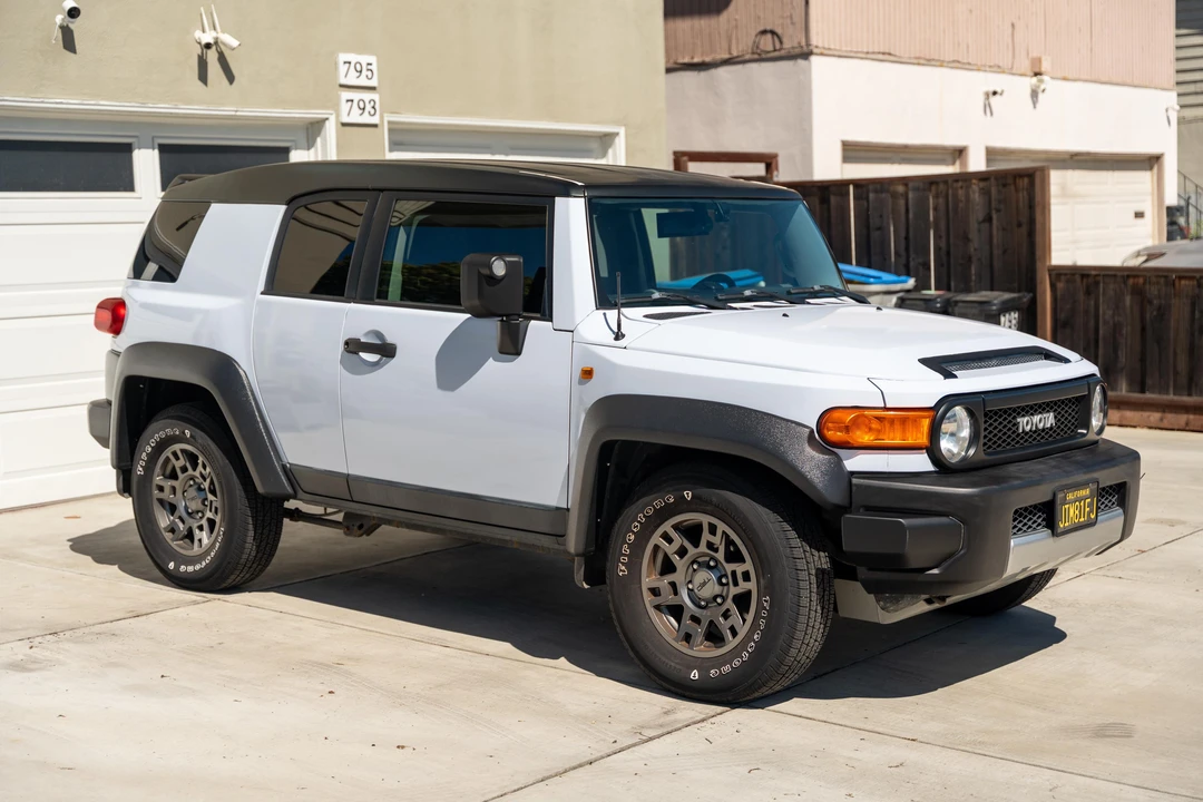 2010 Toyota FJ Cruiser - Image 10 of 31