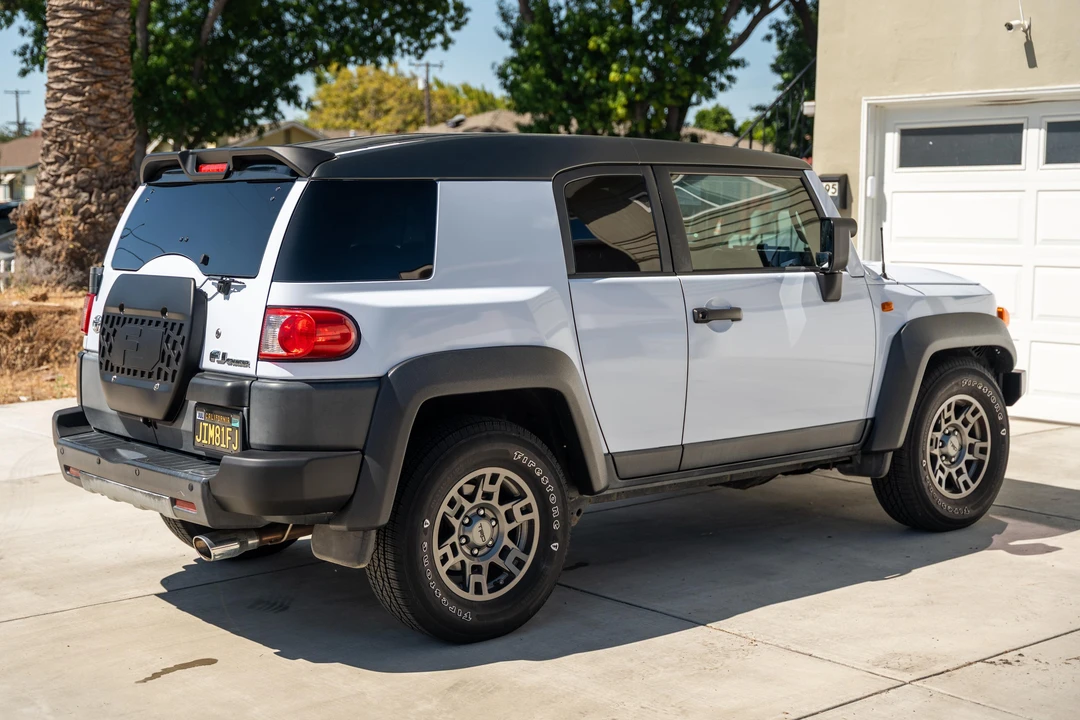 2010 Toyota FJ Cruiser - Image 8 of 31