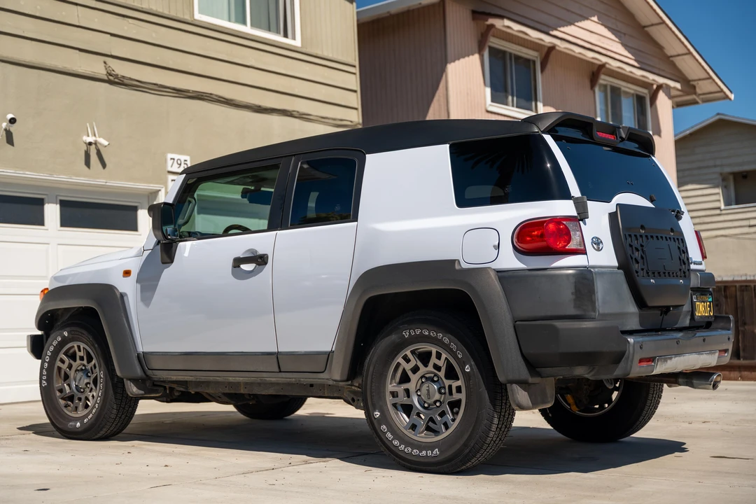 2010 Toyota FJ Cruiser - Image 4 of 31