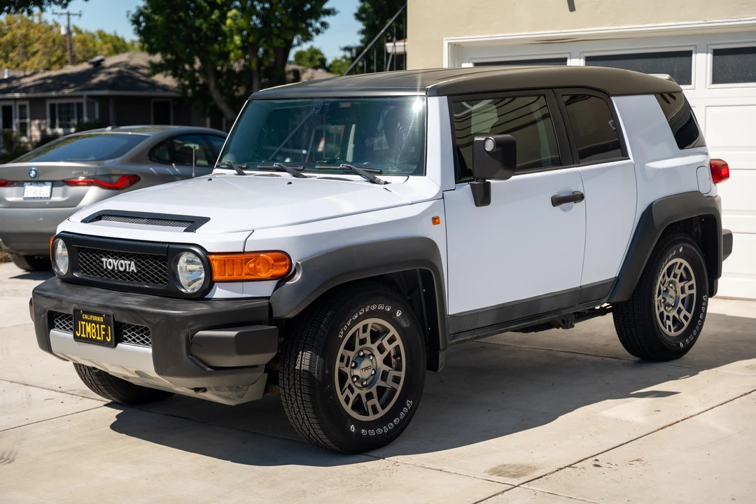 2010 Toyota FJ Cruiser - Image 6 of 31